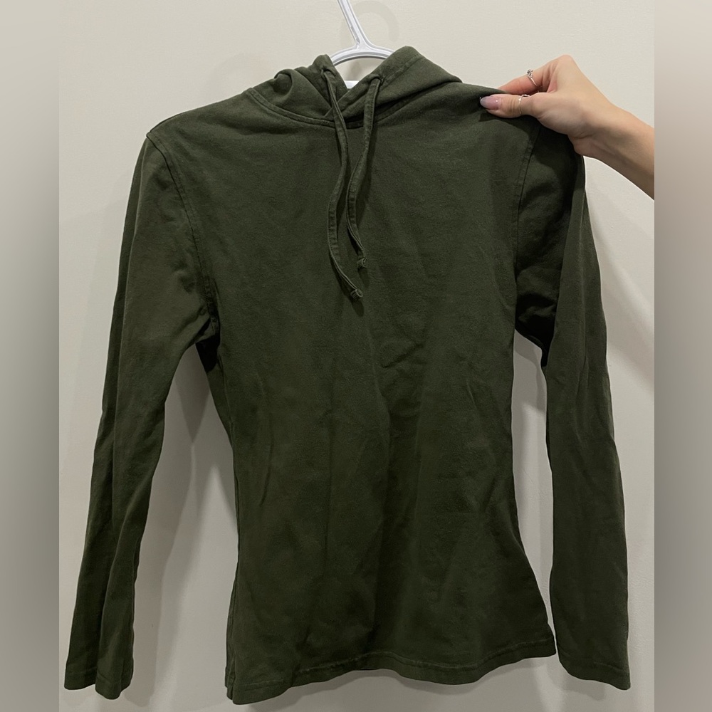 hoodie fits a xs/s